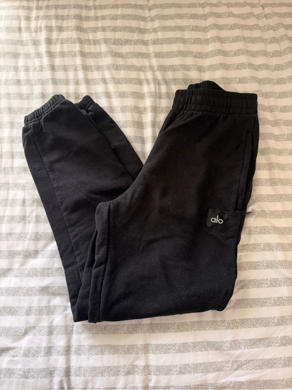 ALO Yoga Renown Black Jogger Sweatpants